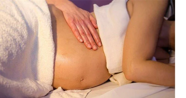 Il massaggio ayurvedico per la donna in gravidanza (Garbabhyangam)